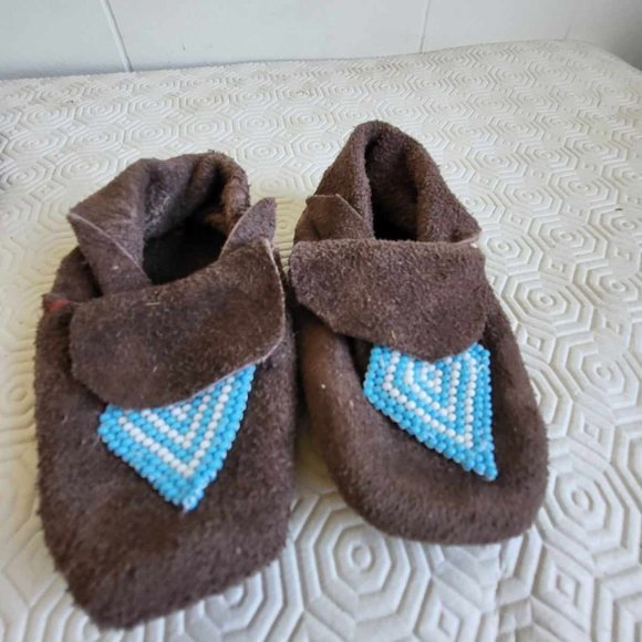 Traditional Hand made vintage moccasins for your little one-reclaimed leather - Picture 4 of 4